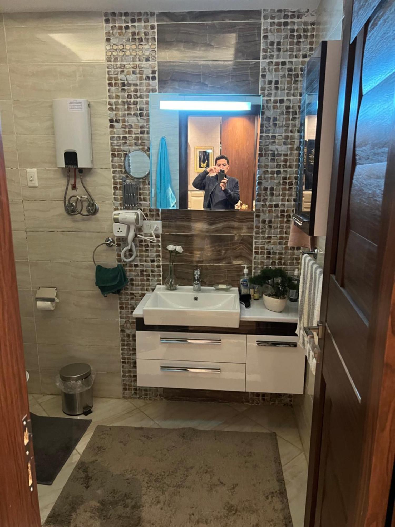 Ferienwohnung شقه مفروشه فاخره بالقاهره الجديده New Cairo Exterior foto